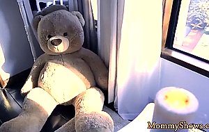 Glamorous stepmom scissoring with teen babe