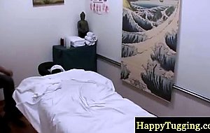 Asian babe gives a happy end to massage