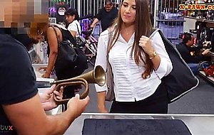 Beautiful big ass amateur exchange money with her pussy