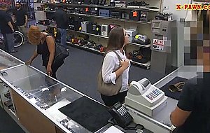 Beautiful big ass amateur exchange money with her pussy