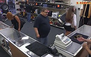 Beautiful big ass amateur exchange money with her pussy