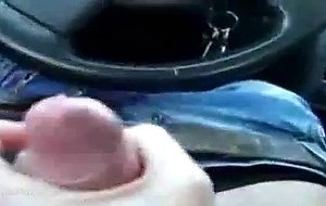 Amateur-great-blowjob-in-car