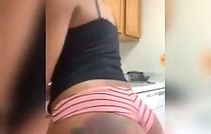 Tnk twerk that ass on live