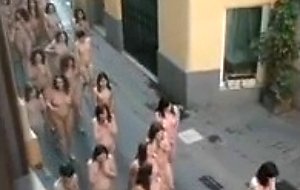 Spencer tunick's mass nudity event in valencia 