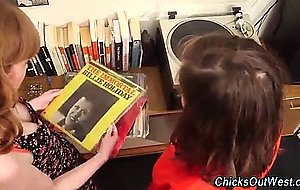 Amateur lesbians piss outside