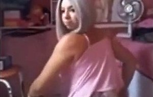 Rafaela de melo rebolando seu cuzao gigante 