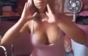 Rafaela de melo rebolando seu cuzao gigante 