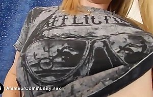 Solo amateur fingering herself on webcam 