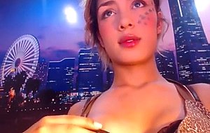 Solo ts jerkingher cock on webcam