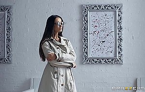 Eurobabe with beautiful tits makes art director fuck her in the gallery
