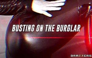 Black Widow ain' got nothin on Busty Whites's Method