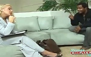 Relationship Therapist Gives Hands-On Advice!