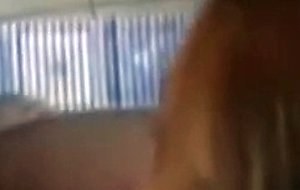 Il prend sa femme sur la machine a laver