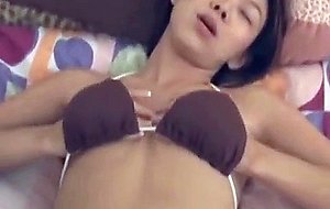 Amateur petite asian babe rubs her pussy
