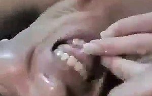 Amateur tranny gets a cum on her face