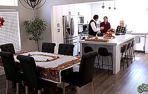 Maximus orders stepdaughter Ava to take care of Davids boner