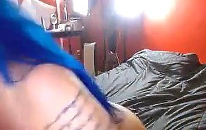 Webcam girl shaking her ass