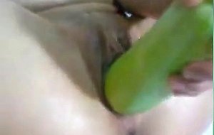 Amateur fisting herself, vegetable inserion
