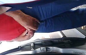 maduro me folla en aparcamiento oldman fuck parking