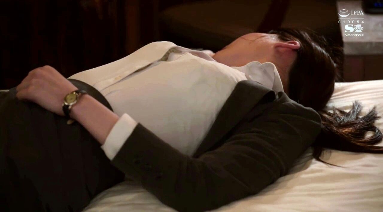 Sone-108 shared room ntr a night on a business trip where an unfaithful  boss and a new employee HD porn - SEXTVX.COM