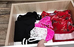 Swife katy, the neighbor asked for help to insert the box, and she had t