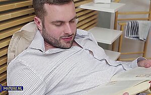 Maturenl, sissy neri itallian milf vs gigantic cock goes anal