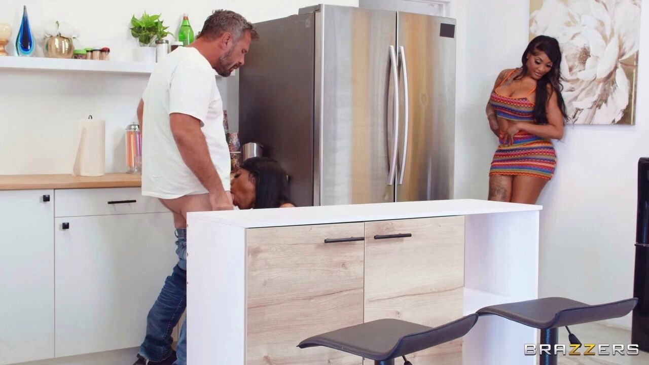 Litty britty, badassbrannn, twinz always win HD porn - SEXTVX.COM