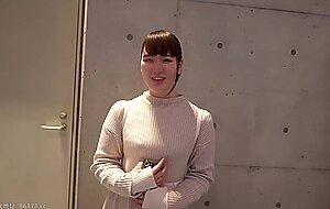 First time shooting, a simple amateur with unbeatable charm. she can't stop moaning. she is a very