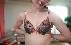 Roe-138 a married woman who has both adult sex appeal and cuteness that makes her college student