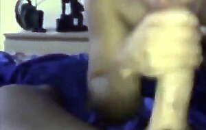 Twink Sucks Big Cock in Amateur Video