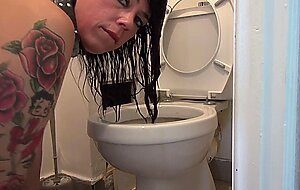 Adeline lafouine, puk pissing toilet licking