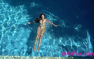 Mila fox, big vibrator in the ass of a beautiful mila fox in the pool