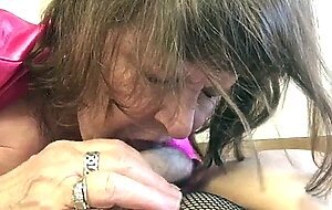 Granny peggy sue: closeup cocksucking slut gilf