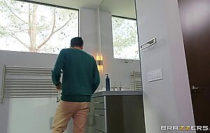 Stuck on your mom, Cherie Deville, Ricky Spanish