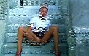 Deutscher Amateur masturbiert im Freien zum Orgasmus