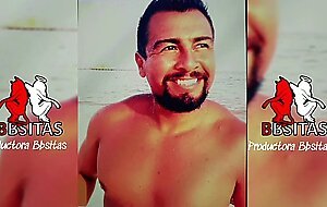 Espiando a la amiga de mi hermana mientras se ducha