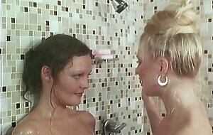 Hot Babes Shower Together