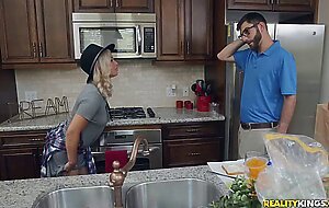 Bad babysitter, Daisy Haze