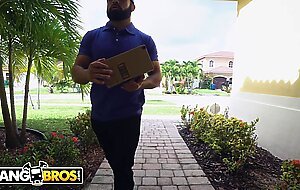 BANGBROS - Big Tits Cougar Lexi Luna Taking Dick From The Delivery Guy!