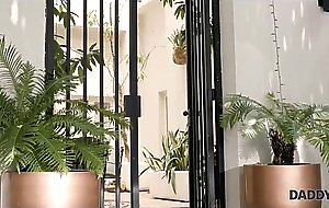 daddy4k. mature man easily convinces 's sexy girlfriend to a quickie