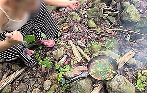 Pinay Cooking Wild Ferns and Sex in the Riverside - Viral Single Mom Outdoor