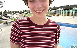 Holiday flirt escalates - sex at the hotel pool! Hopefully nobody catches me!