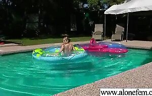 Amateur teen girl mastubating with toys video-33