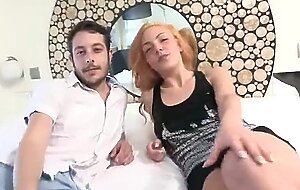 Rubi se vuelve loca al ver el pollon que la follara