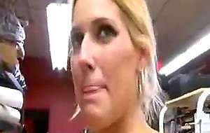 Milf pussy loves cumshot