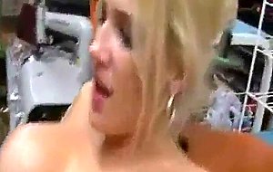 Milf pussy loves cumshot