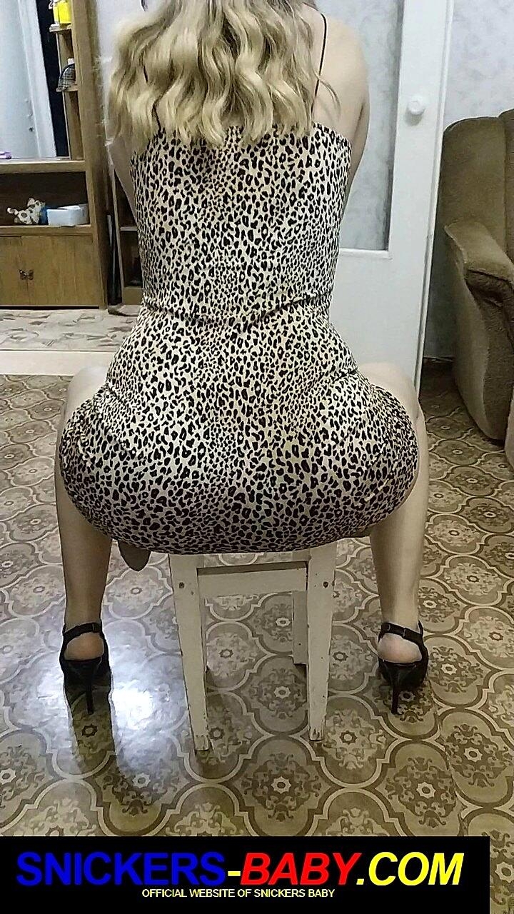 Curvy babe Snickers Baby shows off her big booty in a sexy dress