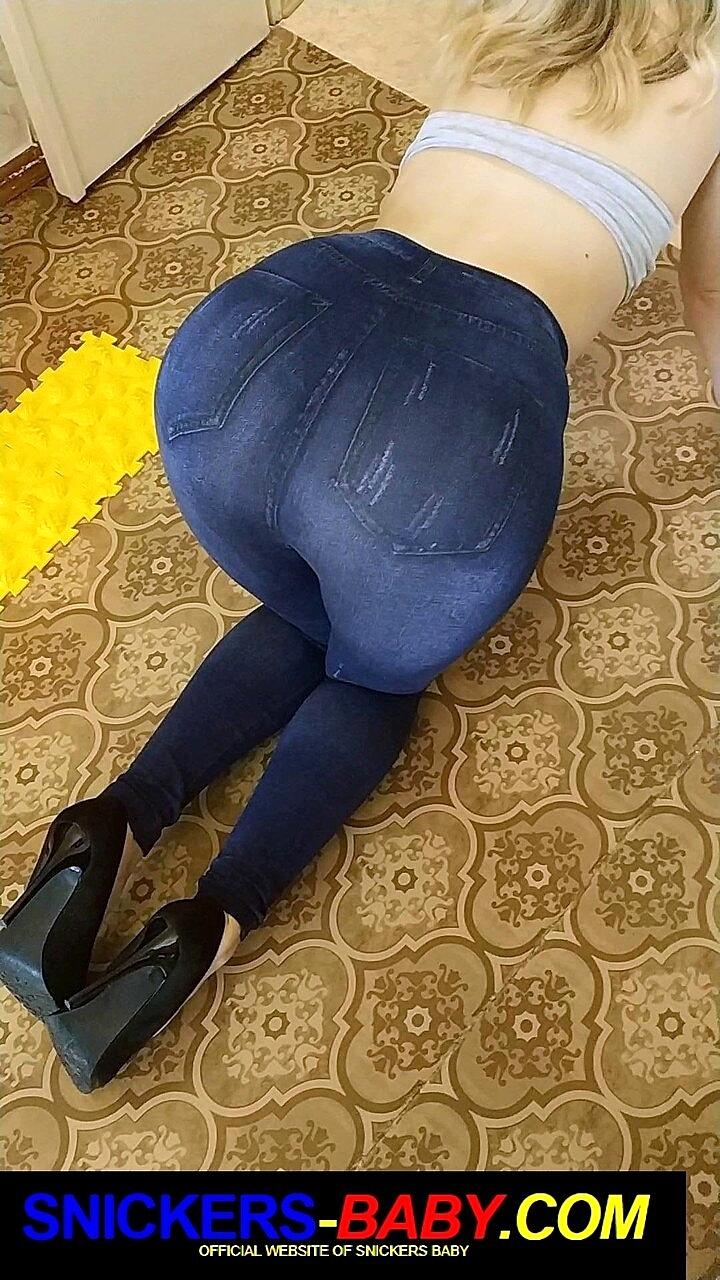 Curvy Babe Snickers Baby Unveils Her Big Ass While Teasing In Jeans Amateur, Ass, Jeans, Milf, Pawg