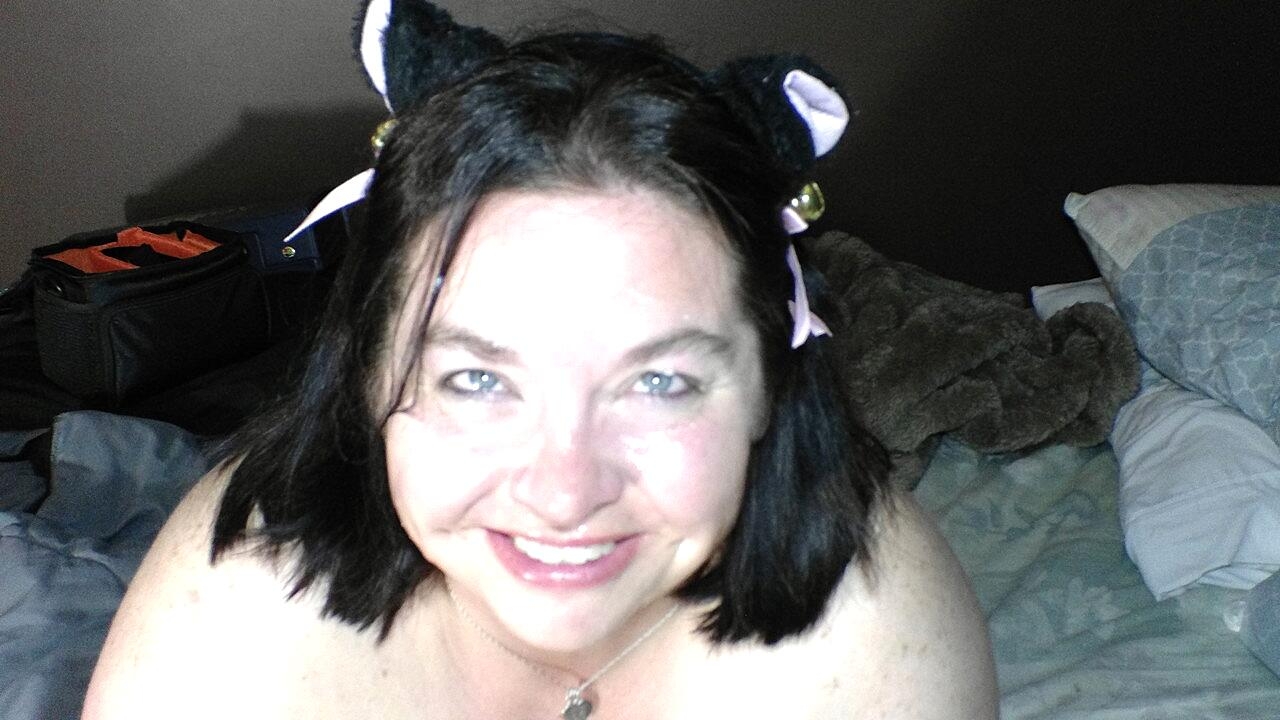 Mature Bbw Showing Off Her Big Fat Ass & Posing With Nipple Clamps On Her Tits Bbw, Chubby, Curvy, Mature, Thick