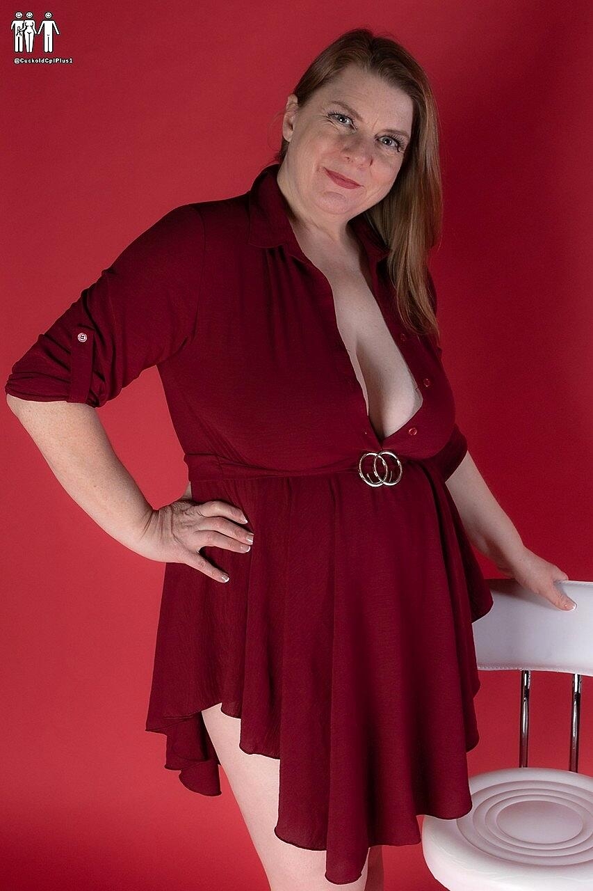Curvy Babe Rachel Lets Out Her Big Boobs And Spreads Her Tight Pussy Bbw, Chubby, Curvy, Mature, Thick